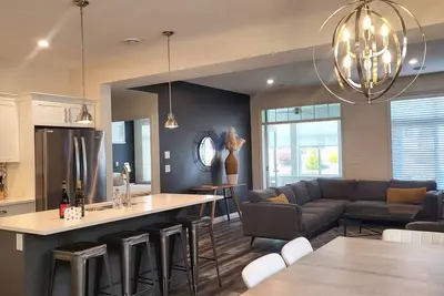 Image de Large Modern Home at the Cottages #54