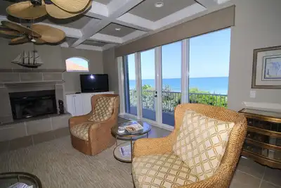 Image de Oceanfront estate - Four bedroom oceanfront pool home