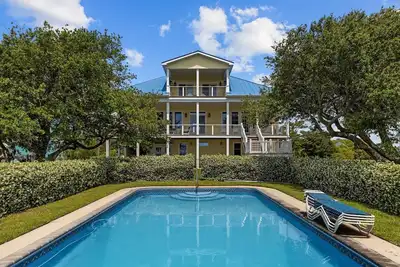 Image de White Rock-Soundfront Home with Pool