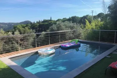 Image de Villa avec piscine à15mn du centre Nice, des plages, au calme avec vue dégagée!