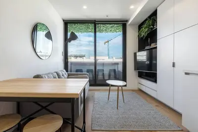 Collingwood Charm Centrally Located with Balcony