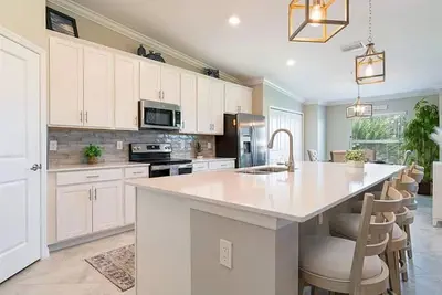 Image de 2 Months Min Stay Golfer's Retreat-Elegant 2-bdr Condo w Stunning Fairway Views!