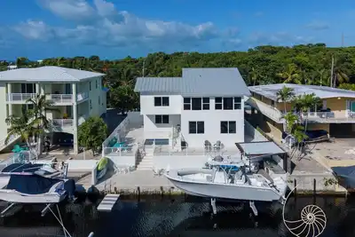Image de Coco Plum Cove ~ Stylish 4 Bedroom / 3 Bath Canal Home in Key Largo