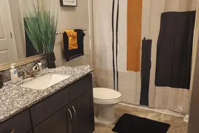 Image de Cozy 2-bedroom apartment with WiFi, Ac in delightful Columbia