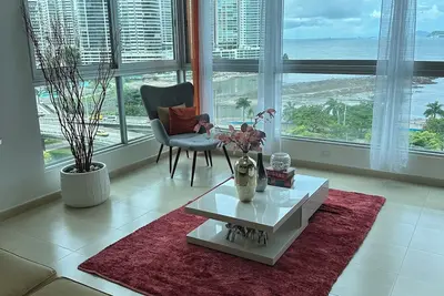 Image de Spectacular view with your modern 2 bedroom 2 bath apartment. Laundry included