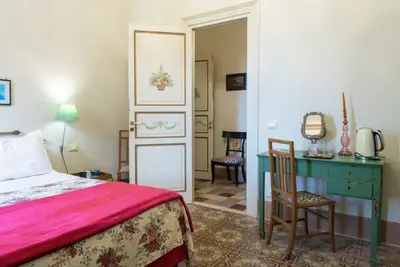 Image de Noble palace sky view in the mountains, near the historic center of Erice