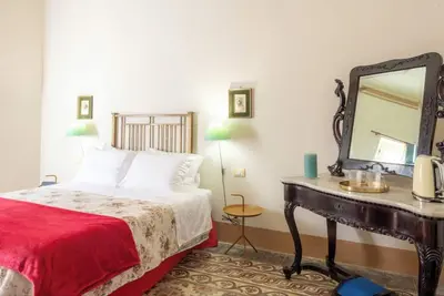 Image de Noble palace with sky view in the mountains, near the historic center of Erice