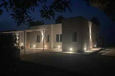 Image de Villa with sea view, spacious areas, and guaranteed tranquility. Pets allowed.