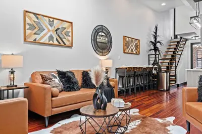 Image de Rustic-Chic 4br for Groups – Bushwick's Finest Stay