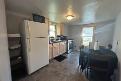 Image de Perfect for fishing groups! Port Clinton guest unit w/Ac, boat parking/plug in