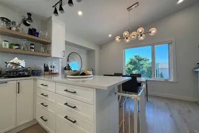 Image de Spacious Bright renovated family home with Views! - Westwood Plateau
