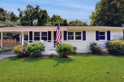 Image de Beautiful brick home - Dog friendly, close to restaurants