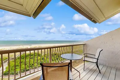 Image de Ocean Front Hotel Side Condo with Balcony, WiFi & Shared Pool