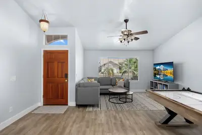 Image de Heated Pool w/ no extra fee - Spacious & Open - Near Sports Facilities