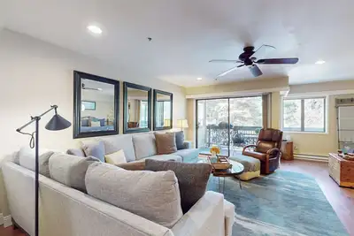 Image de Mountain Retreat: Cozy condo at Ski Way Ridge for your Lake Tahoe escape