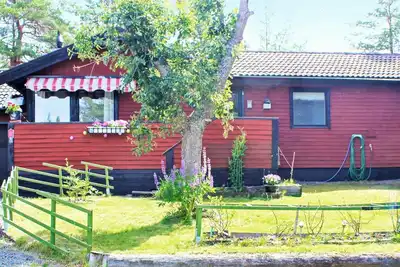 Image de Chalet pittoresque au bord du lac-By Traum