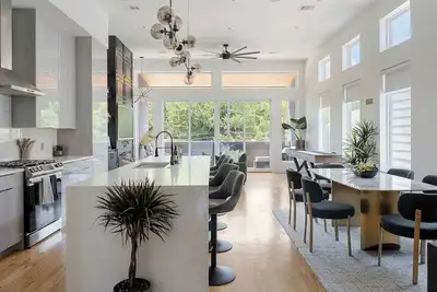 Image de Modern Luxury Art Themed Getaway