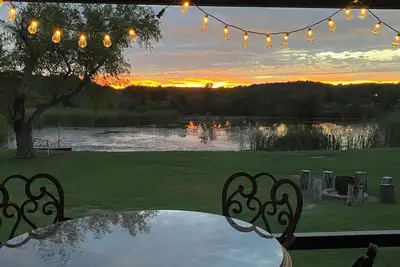 Image de Lakefront Cottage Oasis