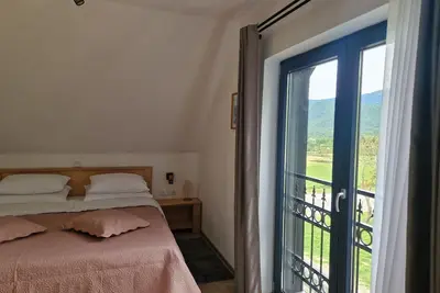 Image de Cozy 2-bedroom house with WiFi, Ac in beautiful Korenica