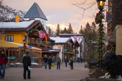 Image de Modern 4br in heart of Vail Village along Gore Creek - walk to Gondola One!