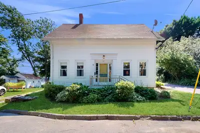 Image de Charming Cape-style House with Panoramic River Views and Modern Amenities