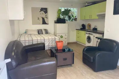 Image de Studio EQUIPÉ Avec Jardin