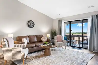 Image de Lakeview Condo: centrally located w/ access to pickleball & pool