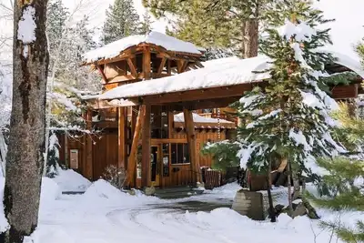 Image de Two Queen Room, Gravity Haus, Hot Tub, Near Palisades Tahoe