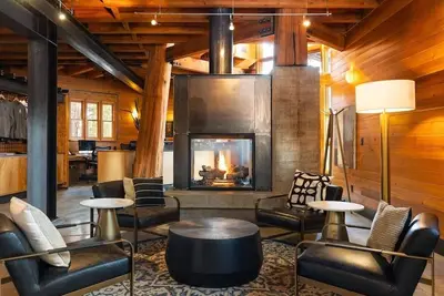 Image de Spacious Two Queen Suite, Gravity Haus, Sauna, Close to Lake Tahoe - 2 Units