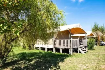 Image de Bungalow toilé Standard 20m² (2 chambres) - sans sanitaires 5 personnes