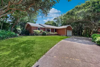 Image de Coastal home close to beach and local attractions