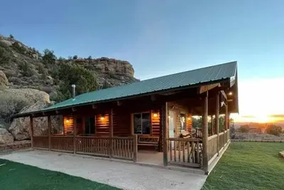 Image de The Peacemaker Cabin: Cozy cabin in enjoyable Apple Valley with Ac