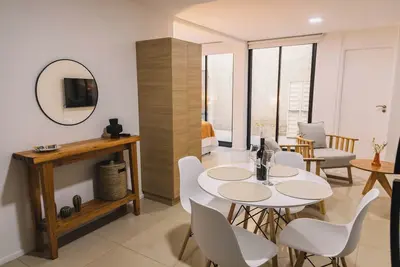 Image de Studio Apartment in Upscale Area!