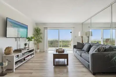 Image de Boho Beach Getaway with Direct Ocean Front Views!
