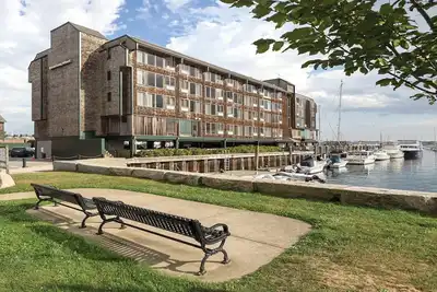 Image de Cozy 1-bedroom resort with Ac, WiFi, fitness room in beautiful Newport