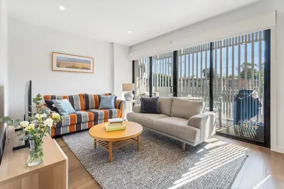 Image de Park Life: Elegant & Sun-Filled 2-Bed 2-Bath Home