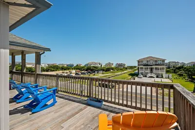 Second Wind: Oceanside with Views, Close to Beach and Lighthouse!