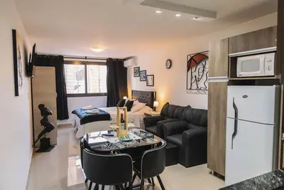 Image de Lovely One Bedroom Apartment in the City Core!