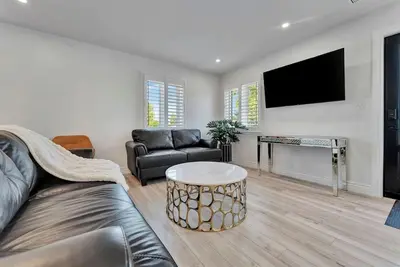 Image de New! Luxury 3br - 5 minutes to Port Dover Beach