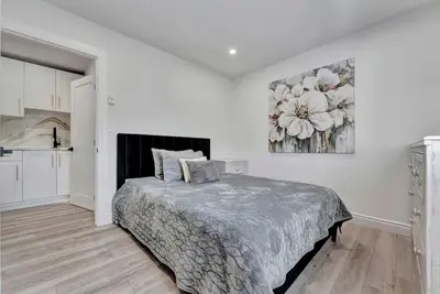 Image de New! Luxury 1br - 5 minutes to Port Dover Beach