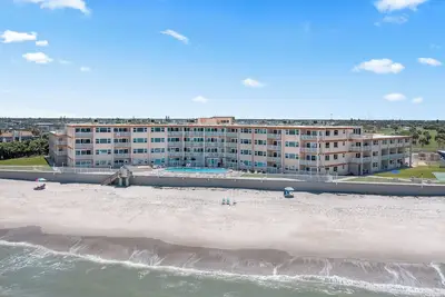 Image de 2 Br Beach Condo, Boutique Resort, 1st Fl Walkout, Steps to Pool & Beach Sleep 6