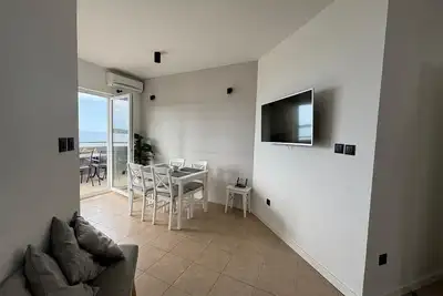 Image de Appartement de trois chambres prés de la plage Zecevo Rtic, Rogoznica (A-22560-b)