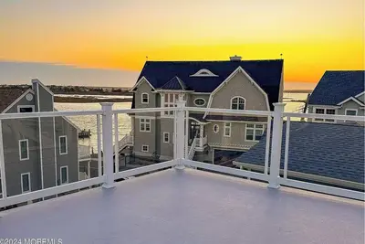 Image de Seaside Splendor: Brand New Ortley Beach Retreat with Stunning Water Views!