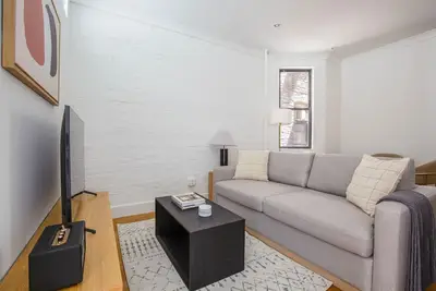 Image de Chic Lenox Hill 2br w/ In-Unit W/D, nr Hospital, by Blueground
