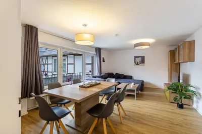 Image de Appartement 'Fewo Am Park' avec vue sur montagne et balcon