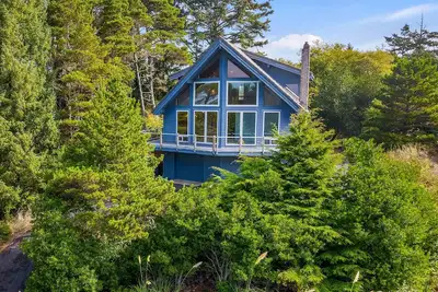 Image de Peaceful Retreat w/ View, Steps to Beach and Dog Friendly