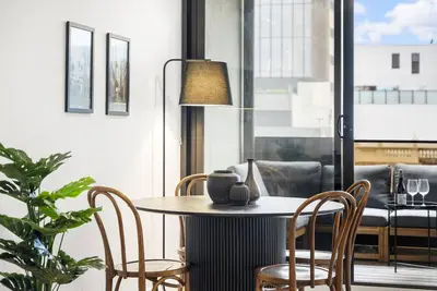 Image de Modern, Elegant Oasis