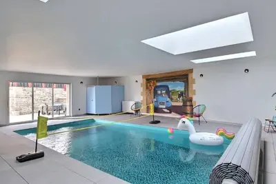 Image de Gîte à la campagne avec piscine intérieure\nLa maison du Bonheur