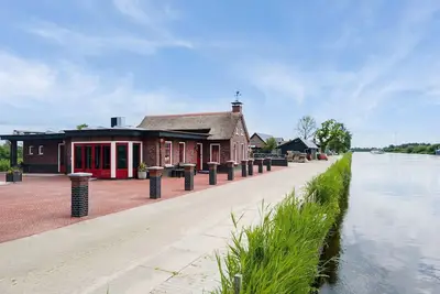 Image de Maison à Friesland près du Canal & Lac
