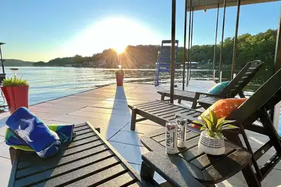 Image de The Perfect Vacation! Slide - Sandy Beach & More!